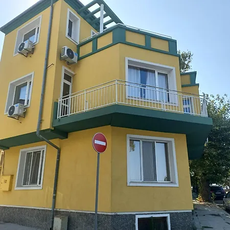 Seaside In Yellow Corner Ahyolu